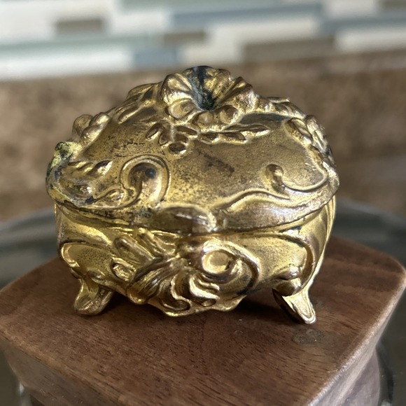 The Unbranded Brand Other - Vintage Antique Jewelry Trinket Box Gold Tone Tests 70.5% Lead 28.7% Copper